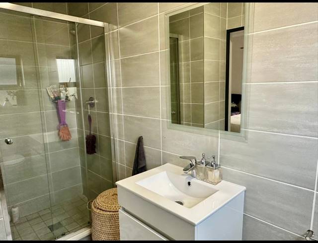 3 BEDROOM APARTMENT FOR SALE IN WATERFALL